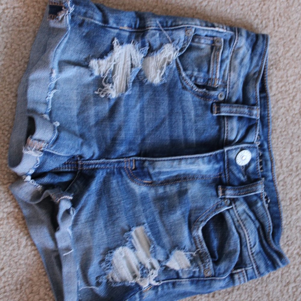 Juniors american eagle ripped shorts